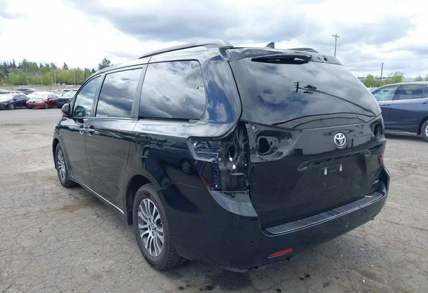 Toyota Sienna cena 58000 przebieg: 78185, rok produkcji 2019 z Choroszcz małe 92